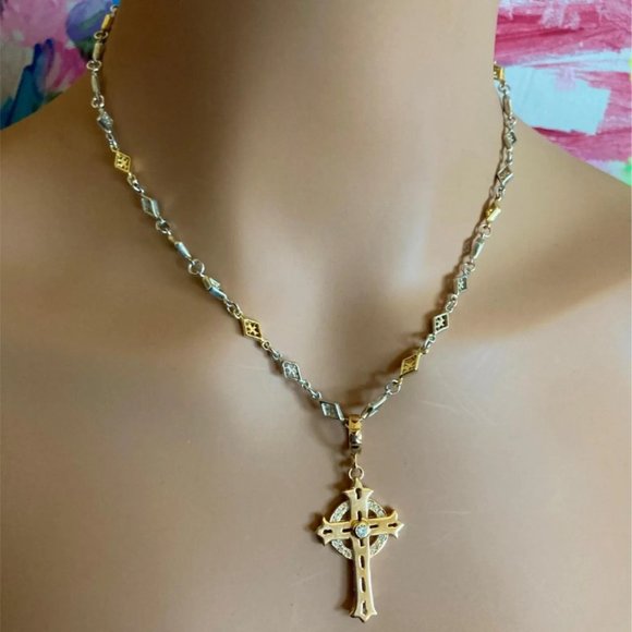 Authentic! Loree Rodkin 18k Yellow Gold + Silver Cross Diamond Necklace - Picture 3 of 12